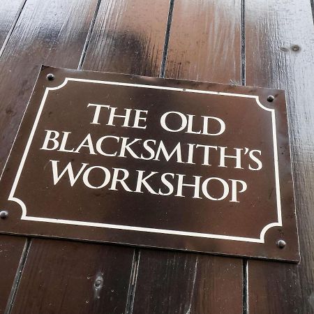 The Old Blacksmith'S Workshop Уитби Экстерьер фото